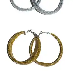 Une image de Les cadeaux idéaux pour chaque signe astrologique : Offrez des boucles d'oreilles à paillettes dorées pour une femme Verseau